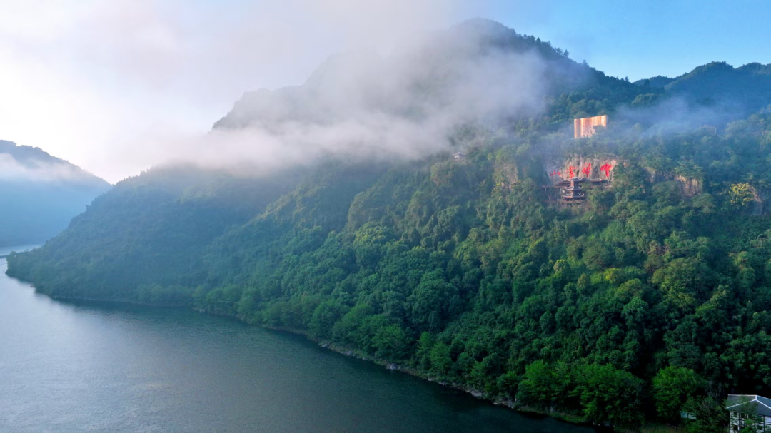 国家4A级旅游景区中华书山二酉山。沅陵县委宣传部供图