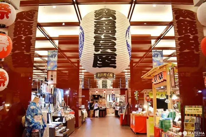 日本高官在东京歌舞伎座接待美商务部长,日媒:展现亲密友谊