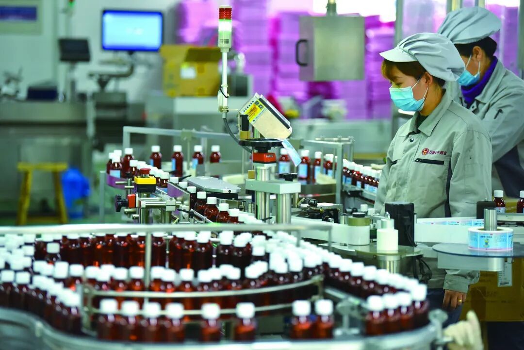 河北金牛药业科技有限公司生产车间。记者白永民摄