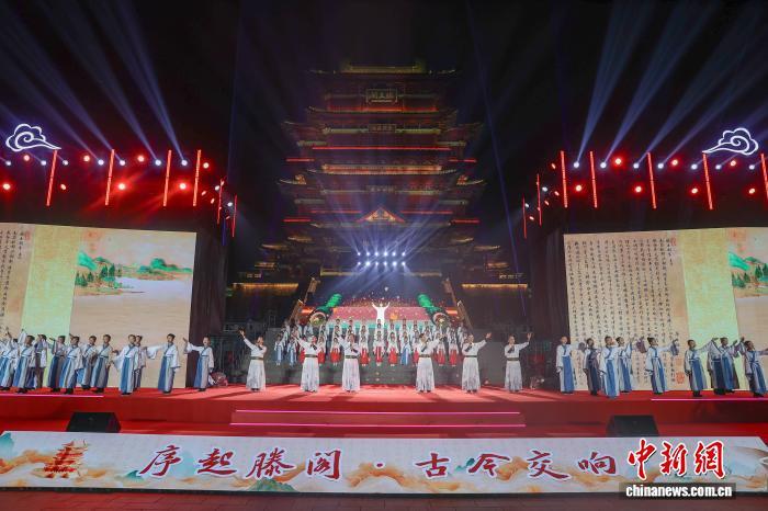 图为楚调唐音&middot;共吟《滕王阁序》节目。中新社记者 刘力鑫 摄