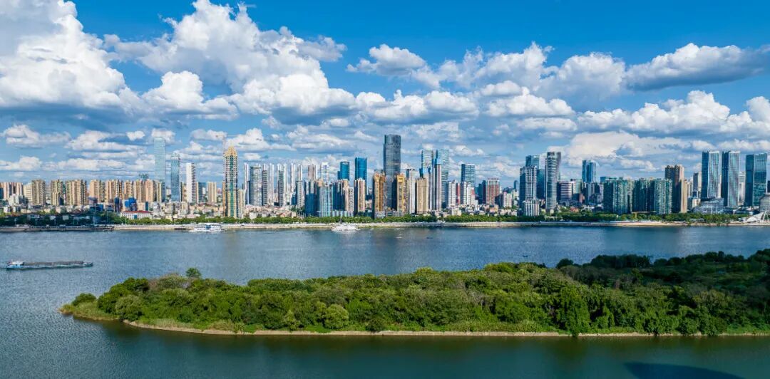 8月19日,长沙的蓝天白云。湖南日报全媒体记者 童臻熙 摄