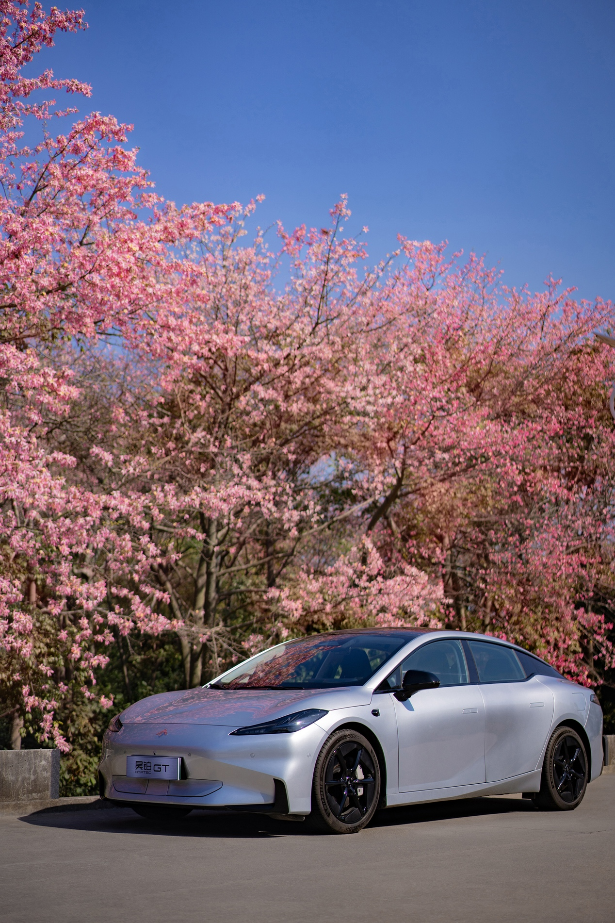 广汽昊铂GT Lite版上市:定位中大型性能轿跑,15.38万元起