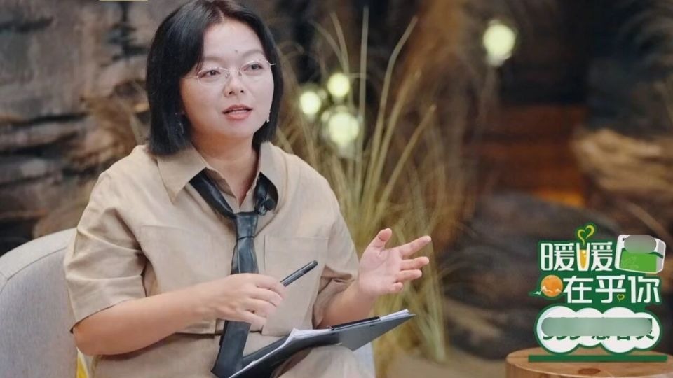 《再见爱人》刚播一期，她就被集体投诉要求换掉，一点也不冤封面图