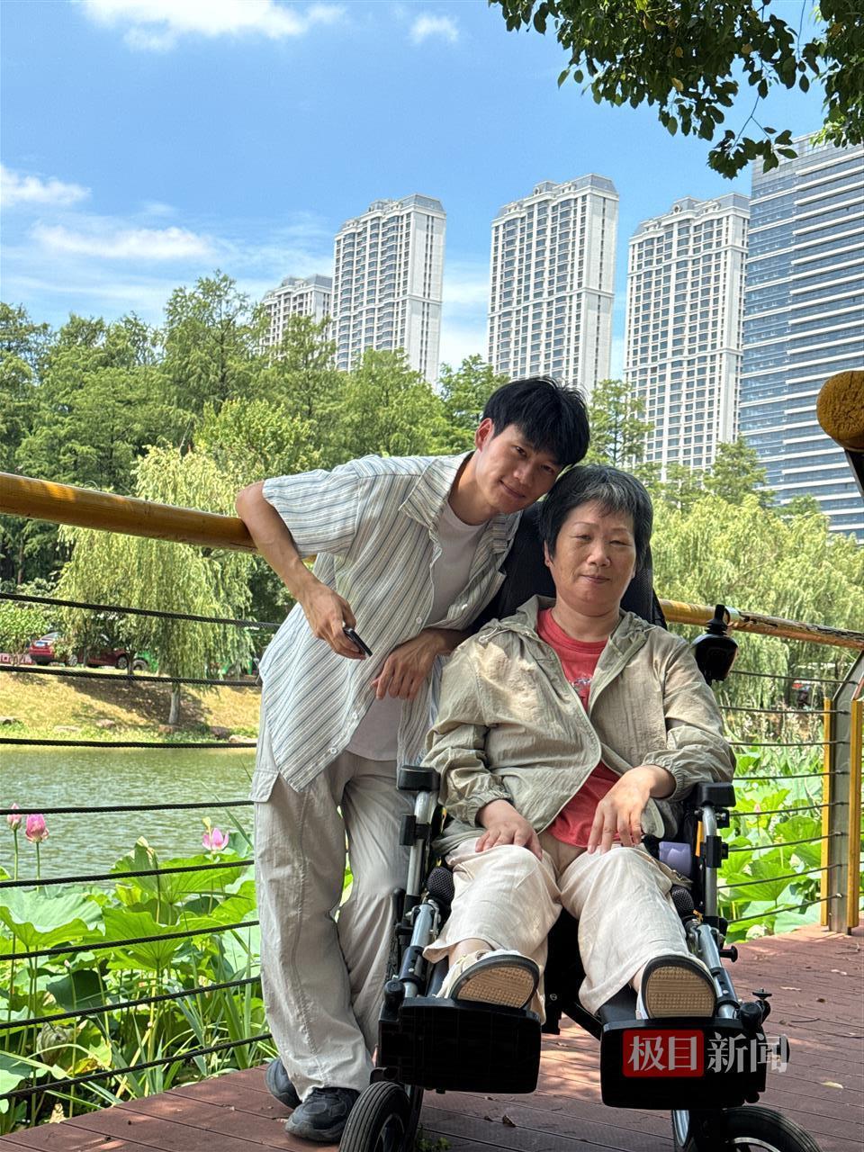 95后小伙辞职照顾瘫痪母亲三年多改造房车计划携母远游(图1)