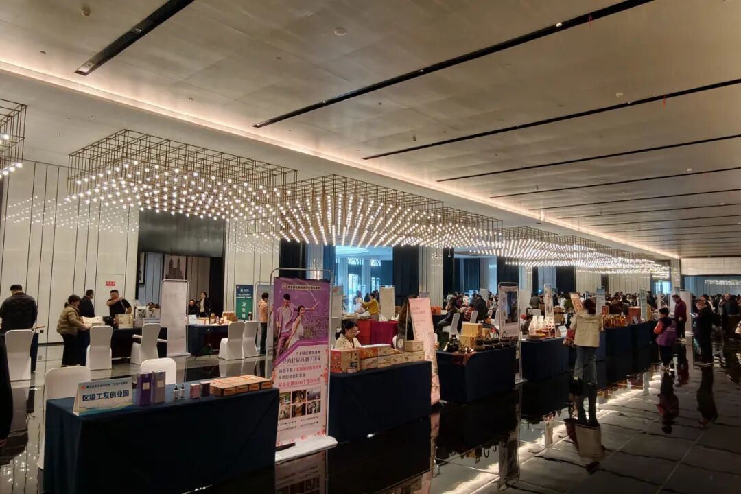 2025世界机器人山东省选拔赛暨“飞越古城”职工无人机技能大赛在章丘区开幕