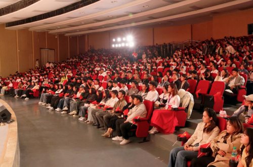 江西师大科技学院举行“红土育红榴 赣教铸同心”主题咏读大赛