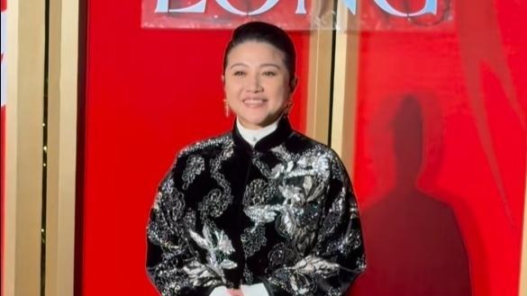 59岁刘嘉玲52岁颜丙燕同框，一个性感一个脸肿，皮相骨相区别明显封面图