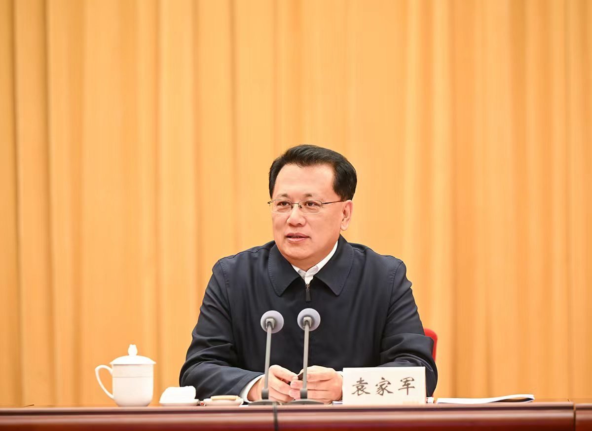 ▲中央宣讲团成员、市委书记袁家军作宣讲报告。记者 苏思 摄/视觉重庆