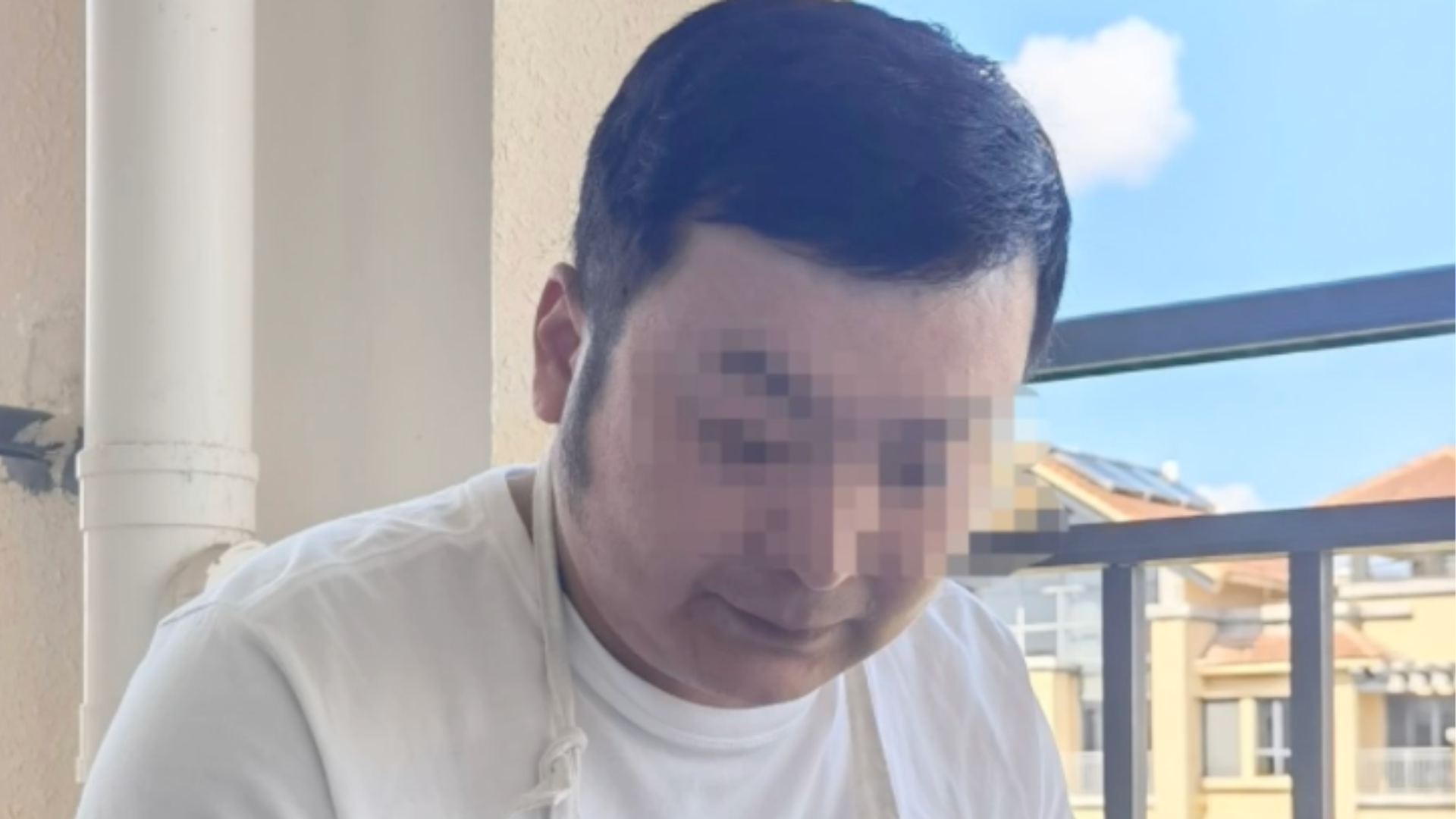 电击、殴打、吊铁笼…宾馆里的刑讯逼供：1名“指居”者死亡 ，11名办案人员被判刑