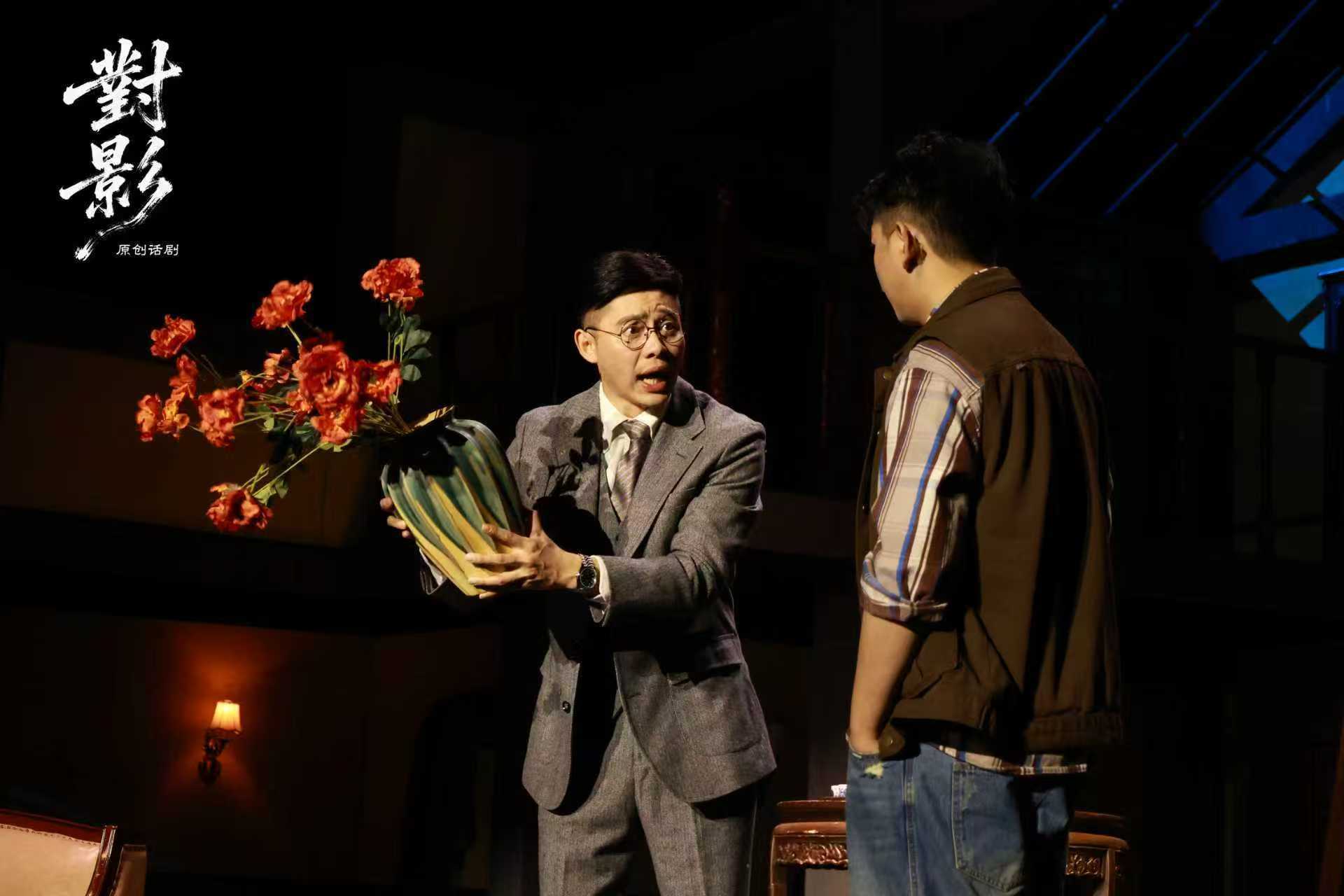 穿越百年对话理想，原创话剧《对影》在泰兴温情开演