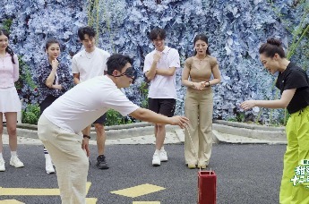 蒙眼投壶笑点不断，看《甜蜜十二时辰》如何用24小时玩转邢台