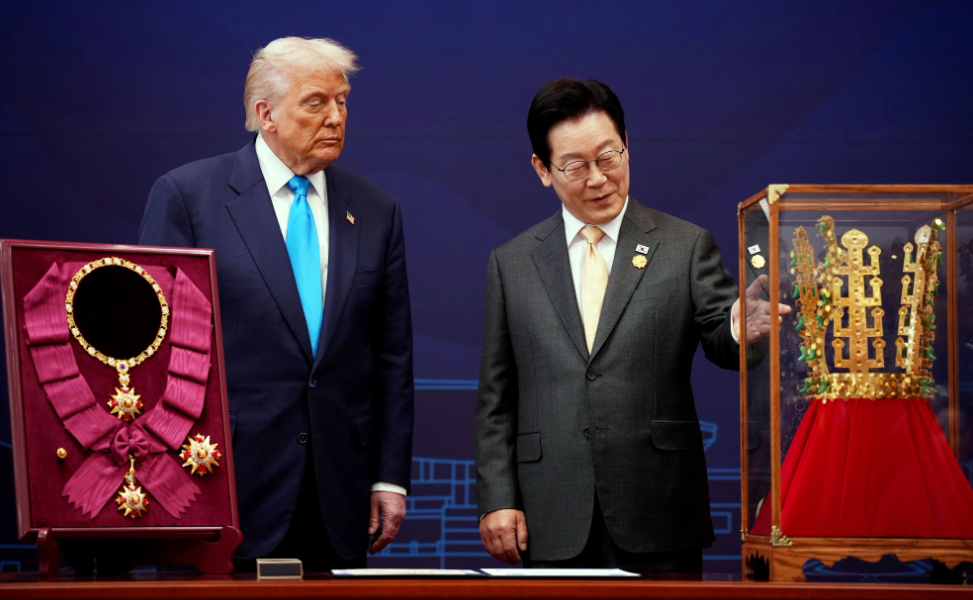 凤凰早报|美联储再次降息25个基点;宗馥莉公开露面身份受关注