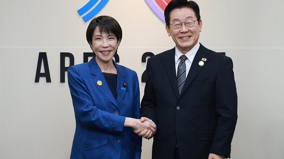 李在明用日语问候高市早苗,一句话逗笑现场官员