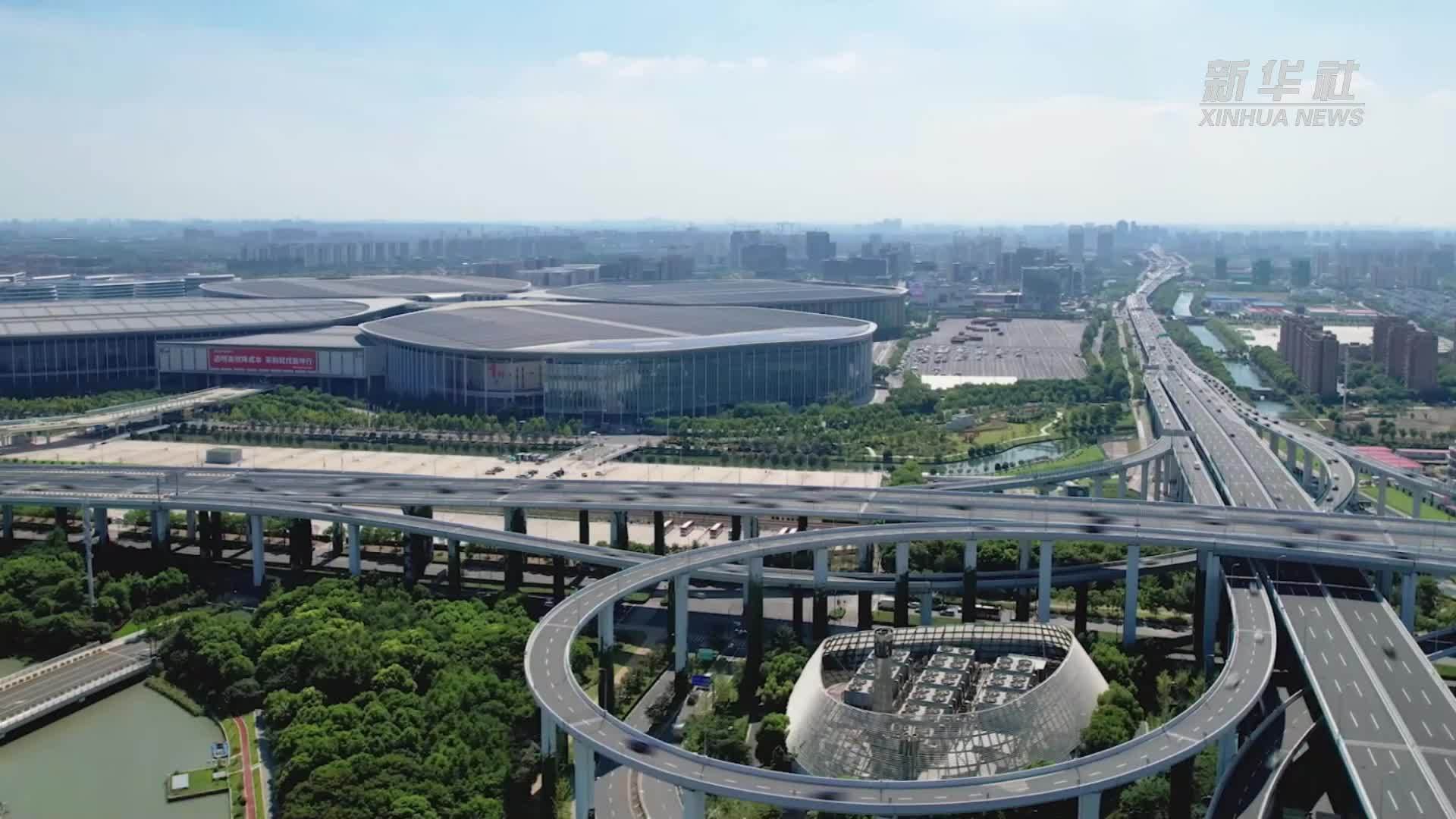 “进博朋友圈”晒出的神秘展箱