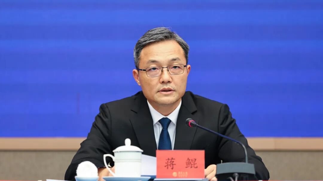 图：梅州市委常委、市政府党组副书记、副市长蒋鲲发言