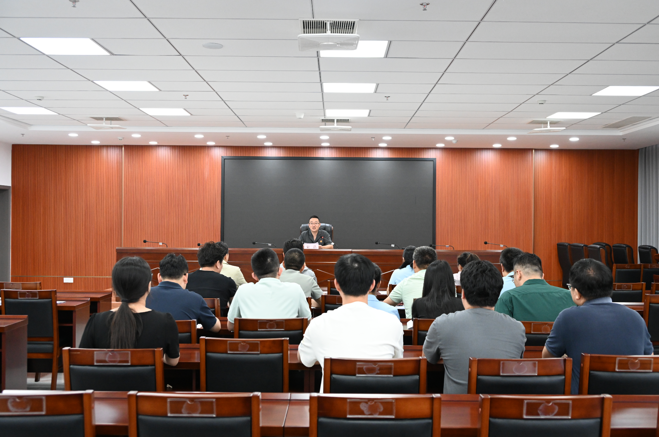 保亭法院举行新任人民陪审员 就职宣誓仪式