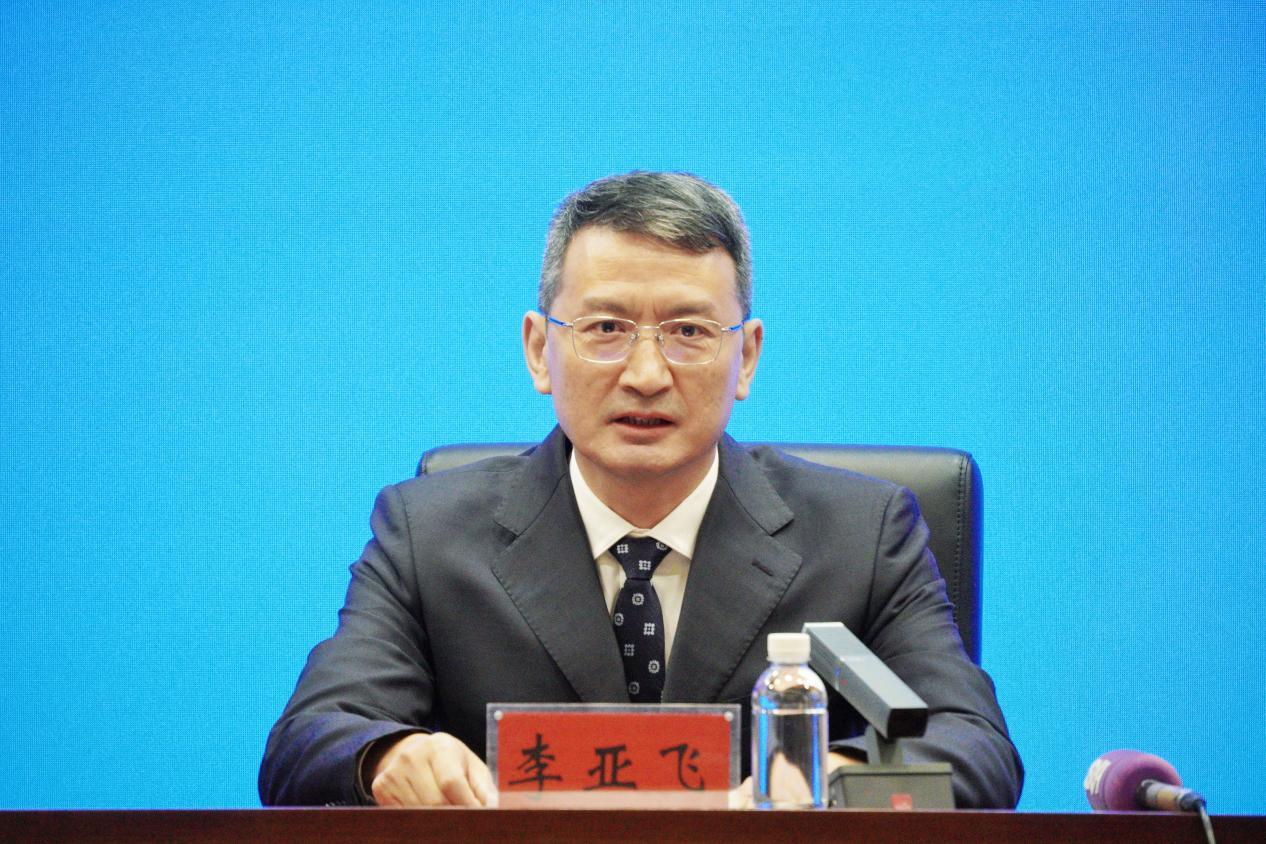 哈尔滨市政府副秘书长,市发改委党组书记、主任 李亚飞