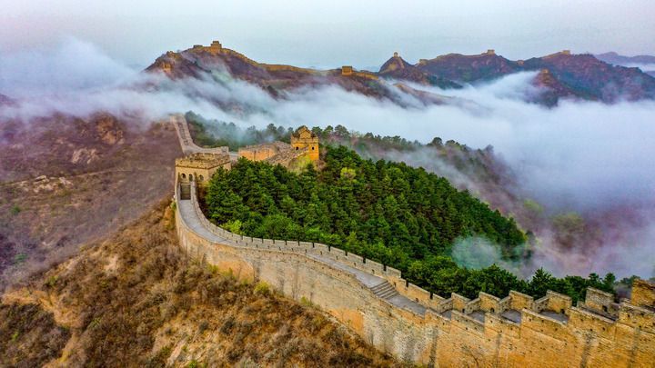 金山岭长城云海(2024年4月15日摄)。新华社发(周帅摄)
