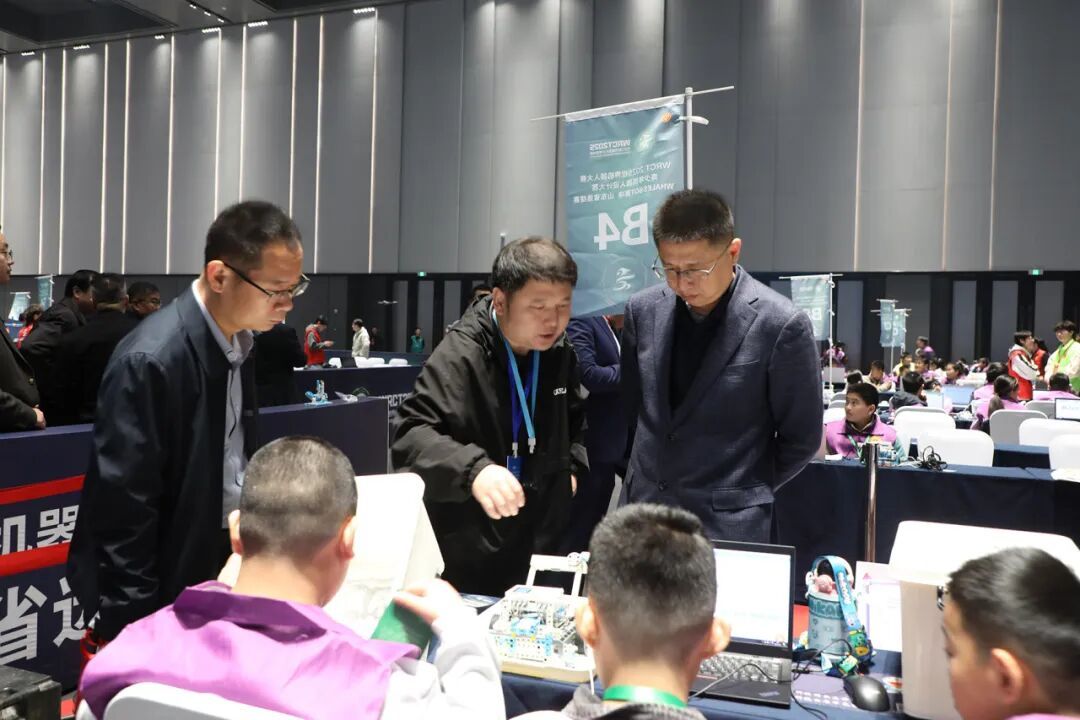 2025世界机器人山东省选拔赛暨“飞越古城”职工无人机技能大赛在章丘区开幕