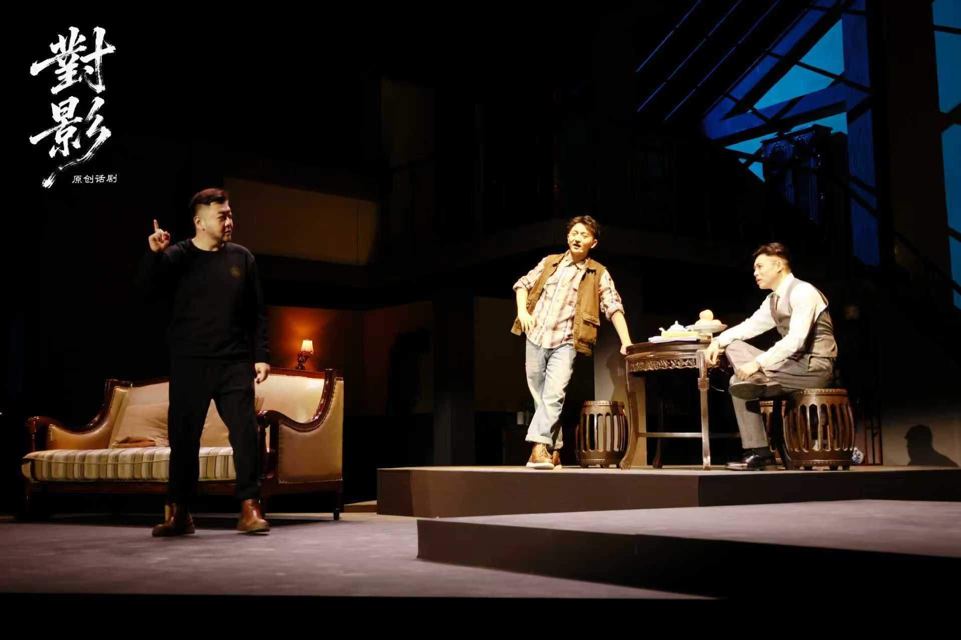 穿越百年对话理想，原创话剧《对影》在泰兴温情开演