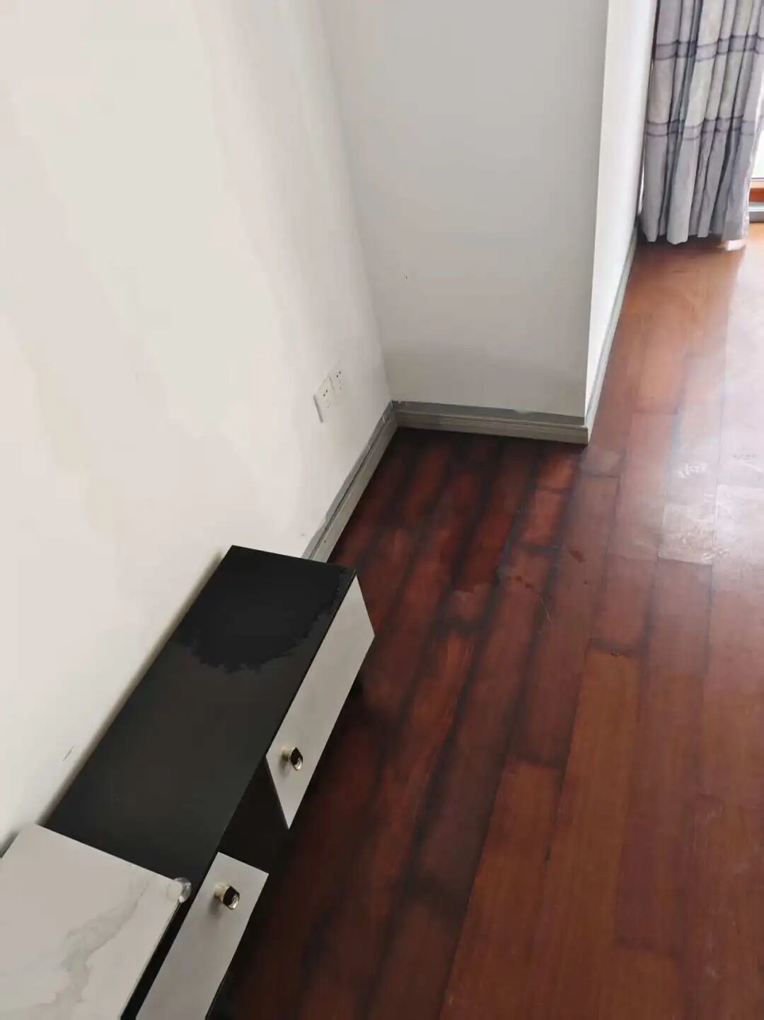 九江市民装TCL空调一年后发现渗水 损失3万多赔偿仅2千