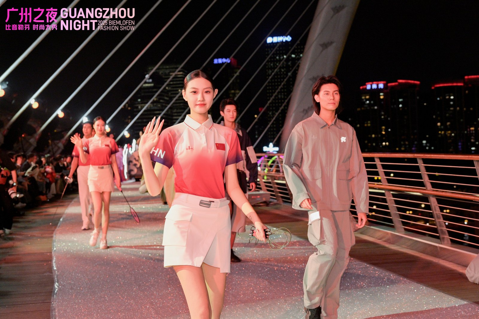 图：“广州之夜·比音勒芬时尚大秀”走秀现场