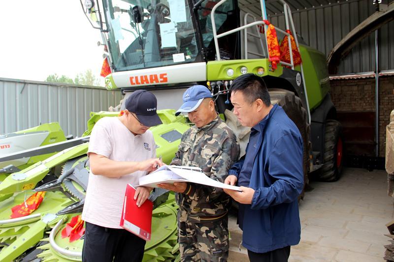 无人机撒药北斗导航助攻 甘肃临泽田间地头"智"感拉满