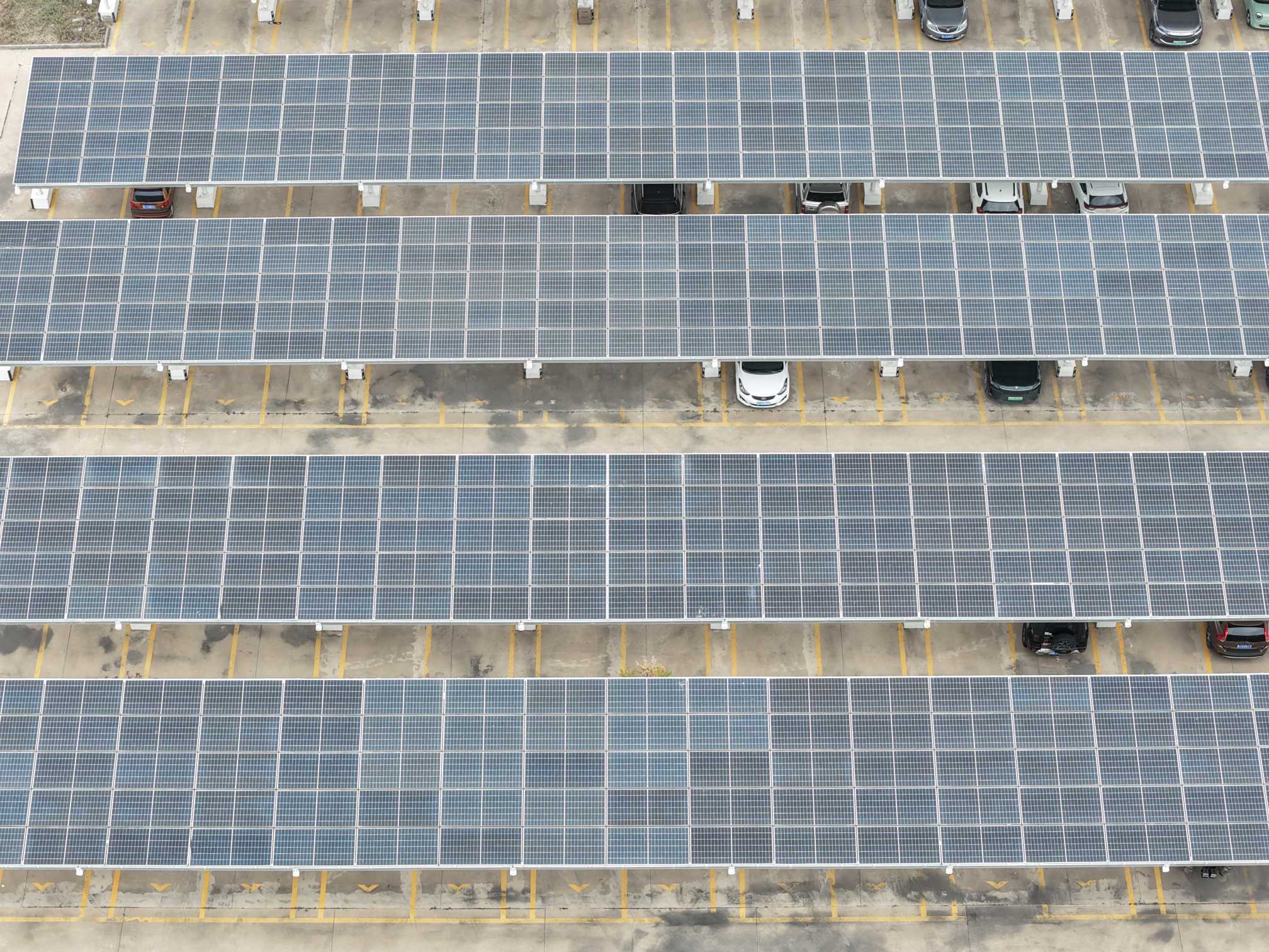 太阳能光伏停车场。