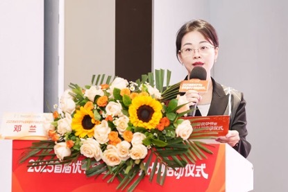 ▲远东龙岗妇产医院经营院长邓兰女士致辞