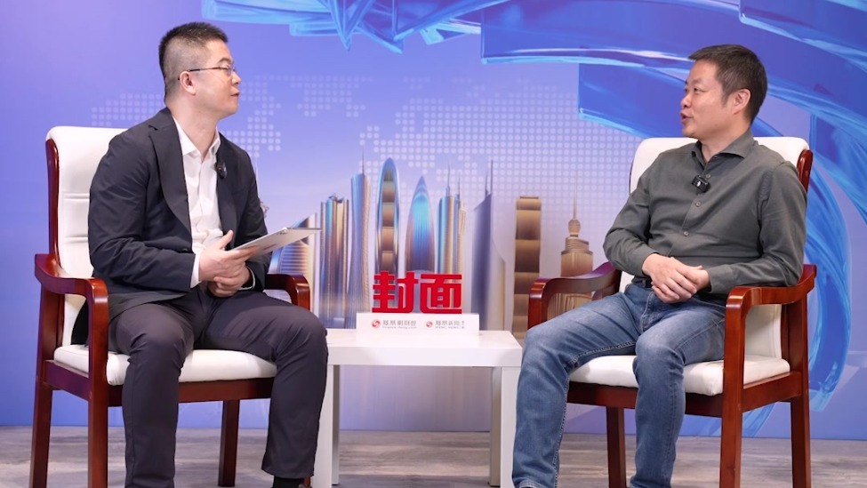 何小鹏谈和雷军竞争：如果将来只有5家车企，我更愿意是兄弟的公司丨《封面》