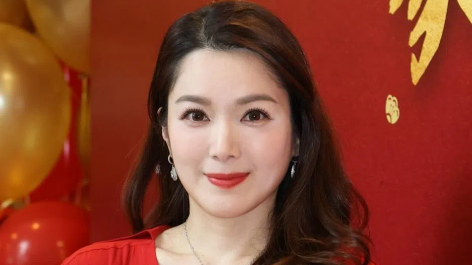 42岁苟芸慧离婚后再搞事业！大秀性感身材，却撞脸陈茵媺？封面图