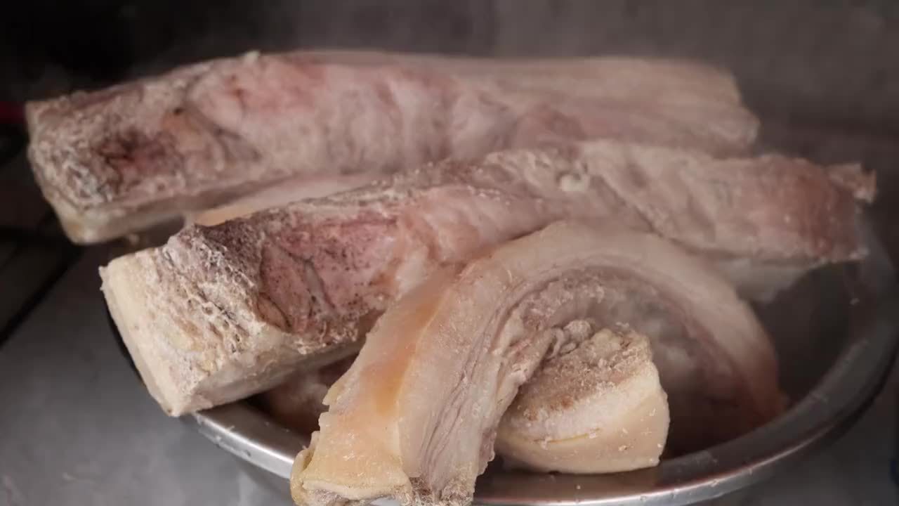 四川西充县吃坨子肉，拳头大小，肥而不腻，6元一坨你能吃几坨？