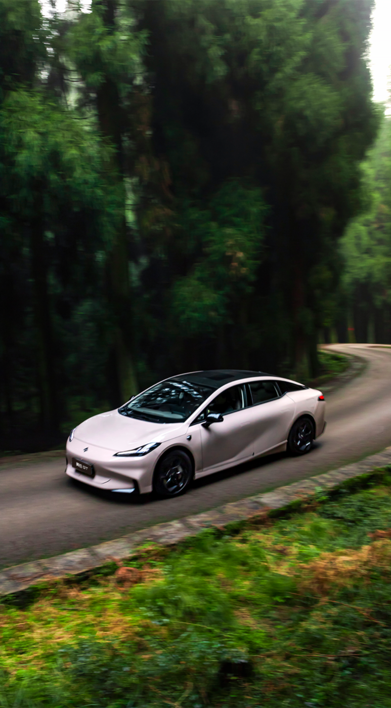 广汽昊铂GT Lite版上市:定位中大型性能轿跑,15.38万元起