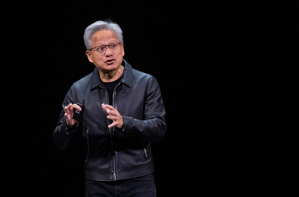 美股收盘：三大指数再刷历史新高 英伟达大会发威涨近5%