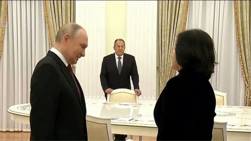 普京在克宫会见朝鲜外相崔善姬，称俄朝关系进展一切顺利|现场