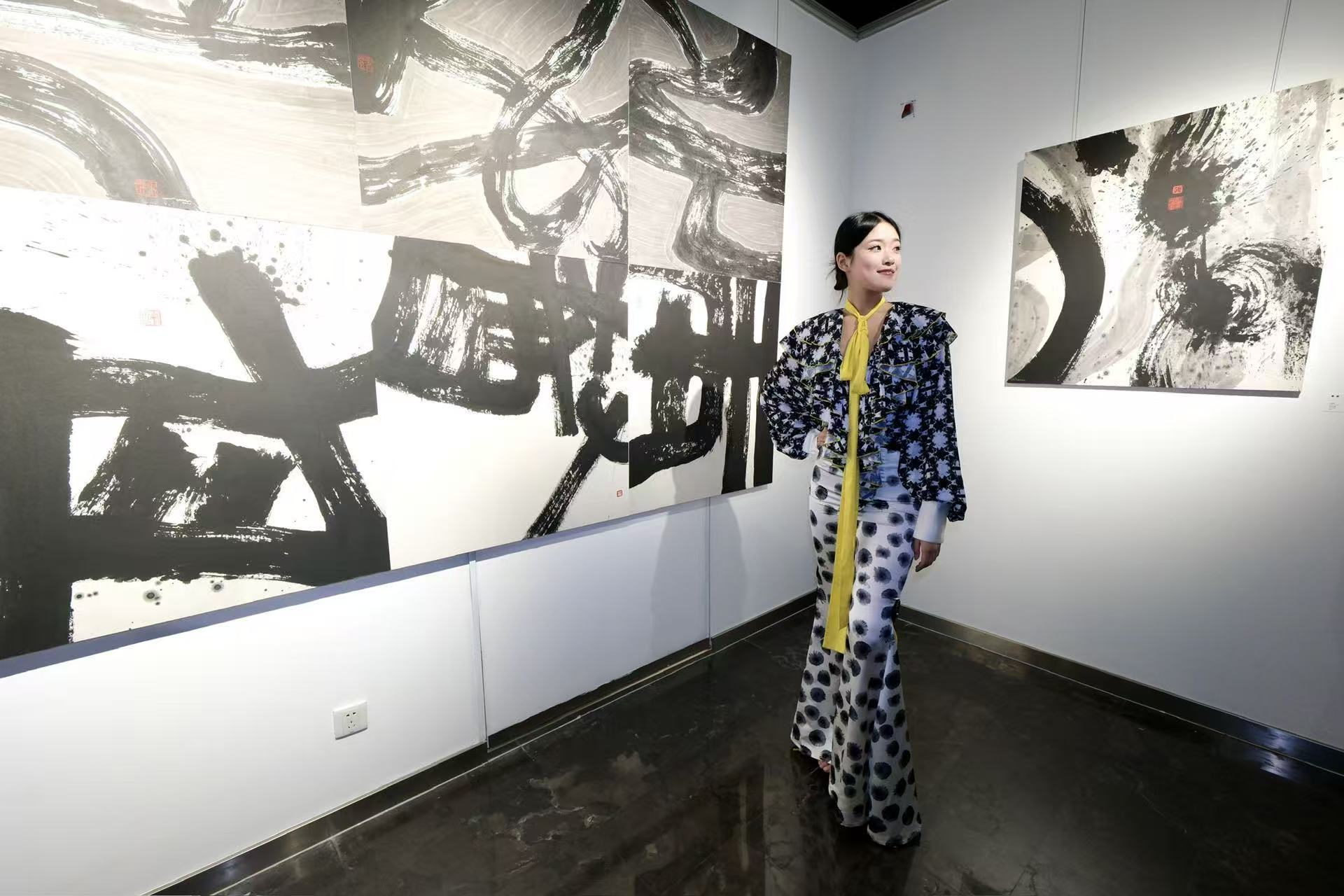 墨与色 ——庄景辉抽象表现主义作品国际巡回展中国青岛站