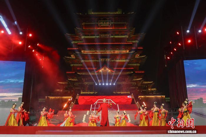 图为快板说唱节目《中华名楼——滕王阁》。中新社记者 刘力鑫 摄