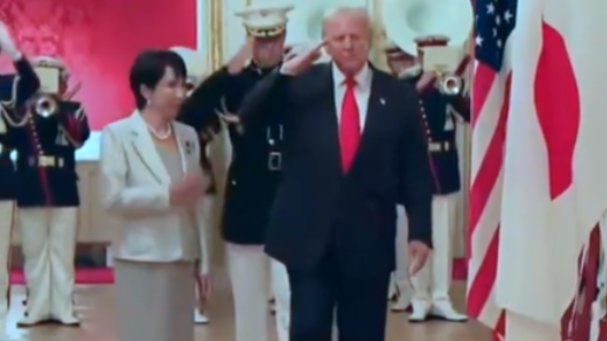 高市早苗惨遭特朗普“抛弃”，绕场一分钟，两次尬到爆