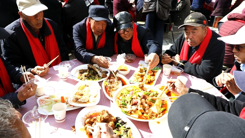 甘肃临泽发起约“惠”邀请 百名银龄族共享重阳大餐