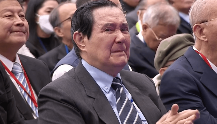 郑丽文正式就职,誓言让国民党从羊群变狮群,马英九台下落泪