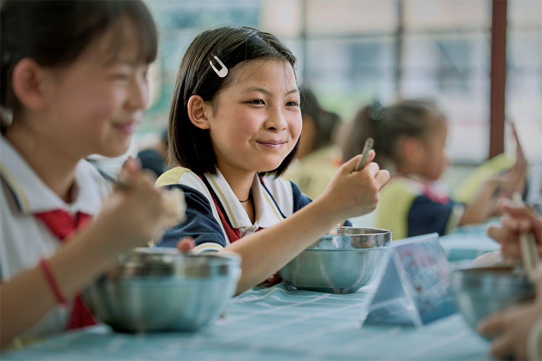 遇见美好，情暖山东！百胜中国“以爱焕新厨”守护儿童健康未来