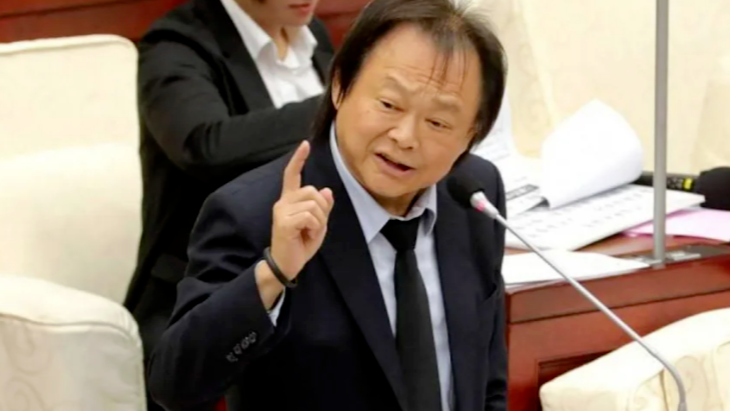 狗咬狗？遭周玉蔻辱骂“丑又脏”，王世坚回击：没有格调的老太太