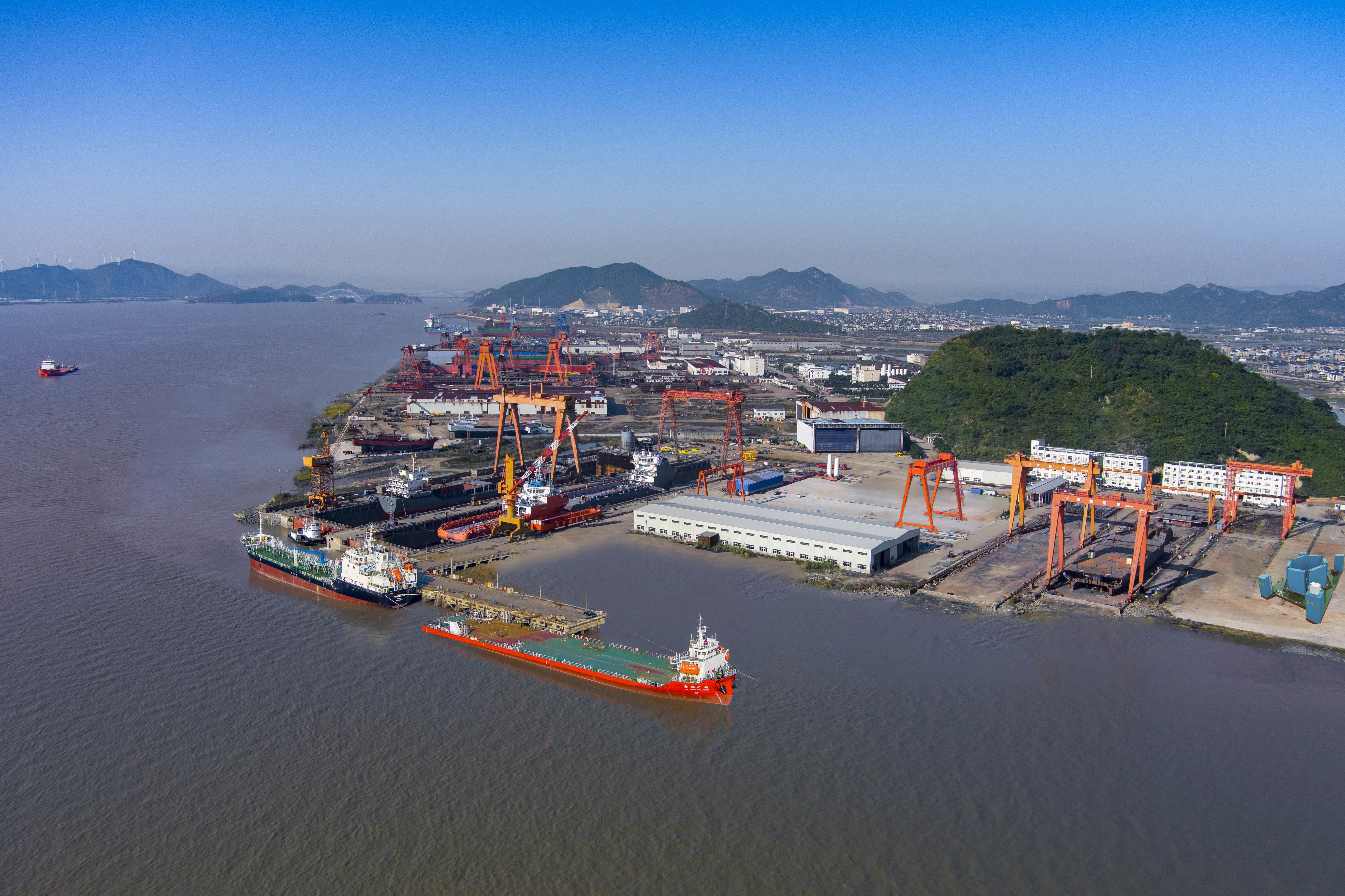 图为浙江象山某船厂