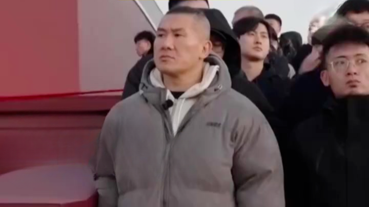 馆长天安门观升旗：很荣幸这辈子亲眼见证，台湾同胞真的要来看看这动人感人的一幕