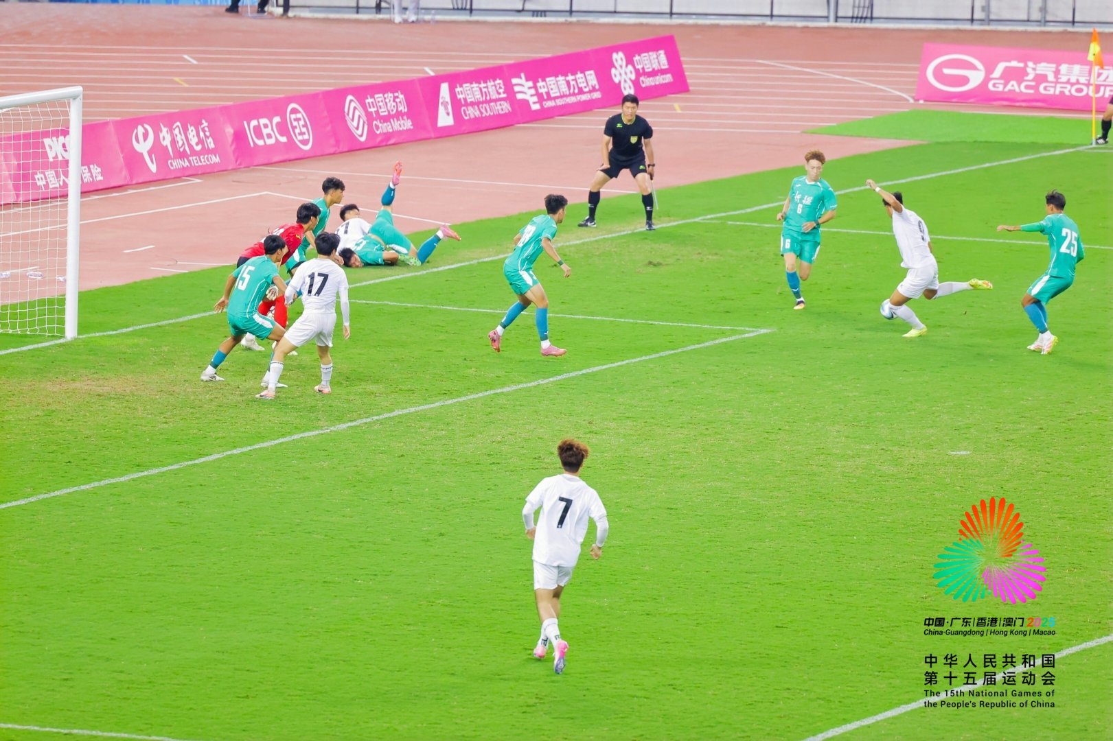 十五运会男足U20组别开赛,龙岗赛区上演“死亡之组”激战