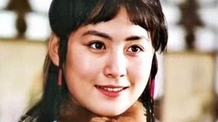 她因拍戏发胖变丑，嫁给了绝世好男人，如今59岁儿孙承欢膝下封面图