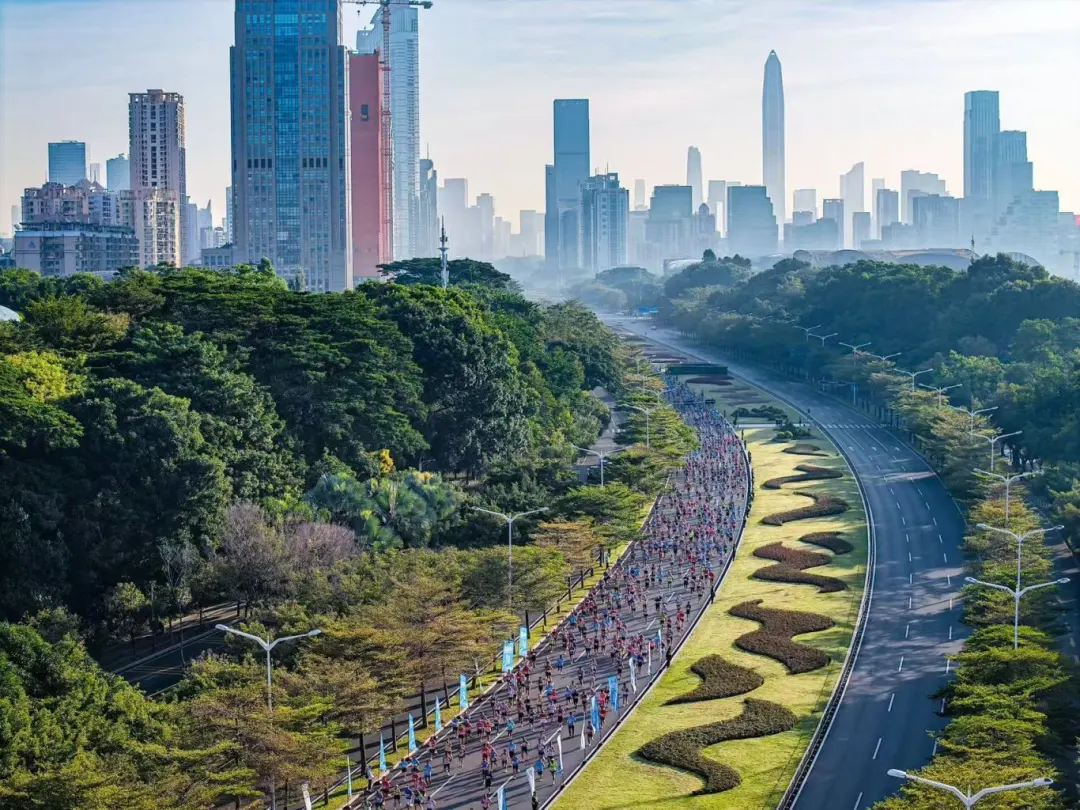 穿越山海,双赛同办!荣耀・2025深圳马拉松报名启动