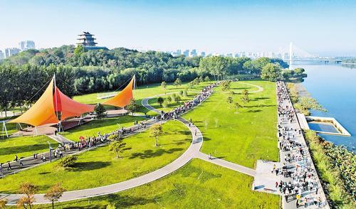 2025石家庄环城绿道徒步大会:绿道串起风景线 三万市民踏秋行凤凰网河北_凤凰网