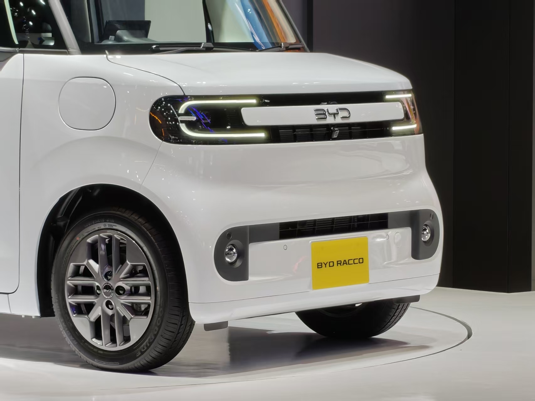 比亚迪亮相2025东京车展 全球首发K-EV