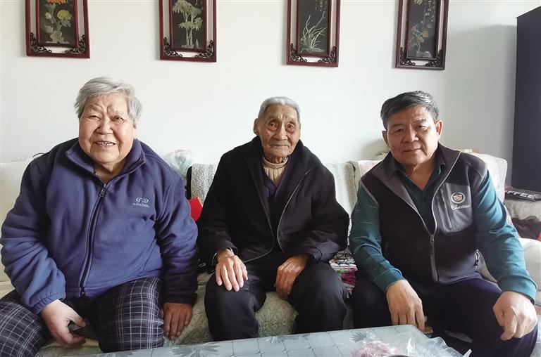 王相云夫妇与儿子